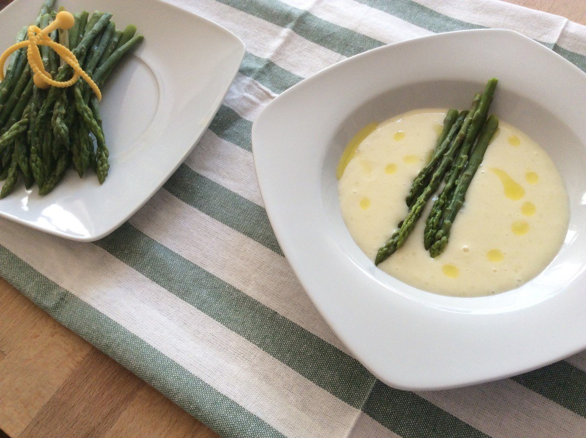 Crème d’asperge au basilic